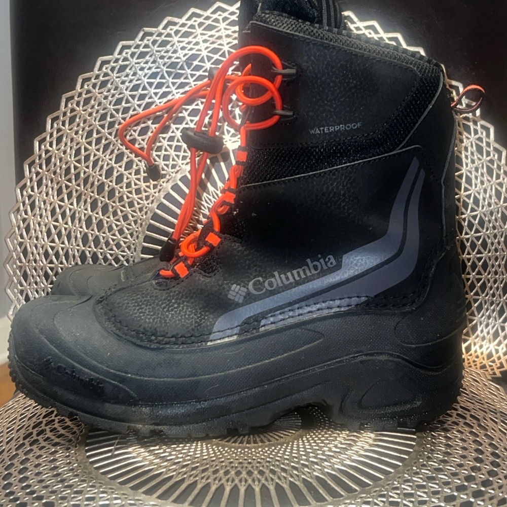Columbia Mens Black and Orange Boots